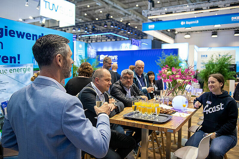 Ralf Hendricks eröffnet den Neumitgliederemfpang am BWE-Messestand Ralf Hendricks eröffnet den Neumitgliederemfpang am BWE-Messestand