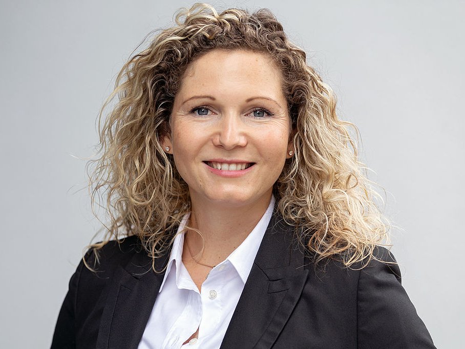 Portraitfoto von Denise Schröder