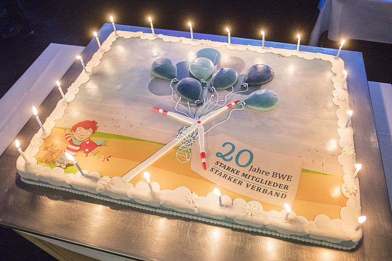 Benni Brise Torte zum 20-jährigen BWE Jubiläum © BWE/Silke Reents Benni Brise Torte zum 20-jährigen BWE Jubiläum © BWE/Silke Reents