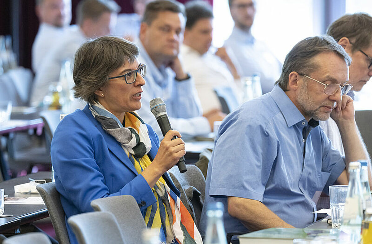Windbranchentag Rhein/Main/Saar am 31.08.22 in Frankfurt am Main, BWE-LV Vorsitzende Gabriele Schmidt und Joachim Wierlemann