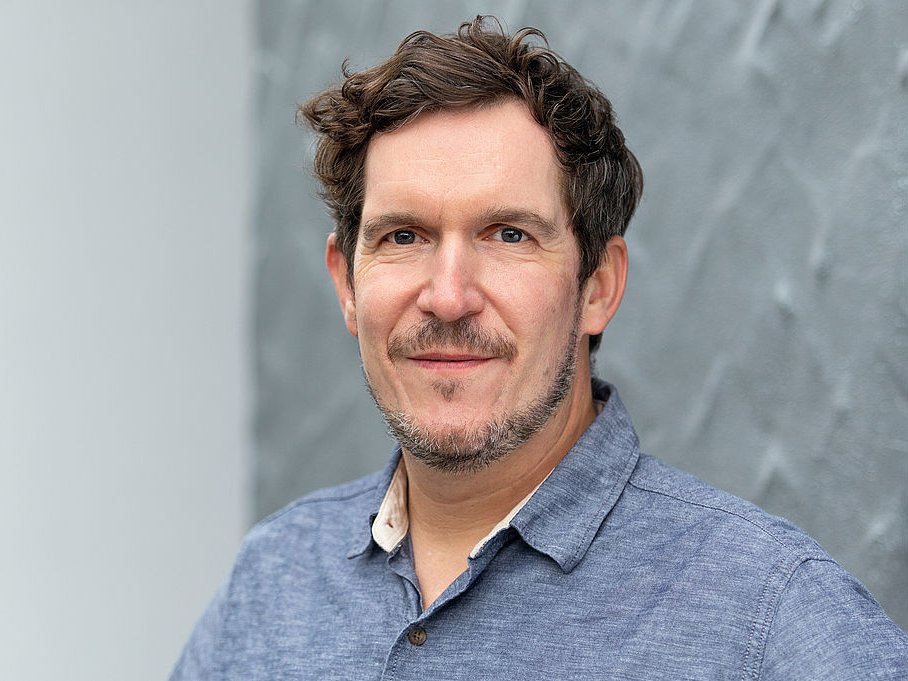 Portraitfoto von Tobias Karsch