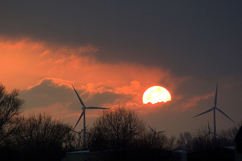 WEA im Sonnenuntergang © REpower Systems AG / Stéphane Cosnard