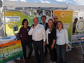 Umweltminister Untersteller und Team der Plattform EE BW bei den Energiewendetagen Baden-Württemberg