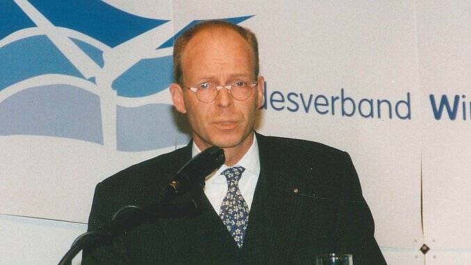 Jann Berghaus hält eine Rede