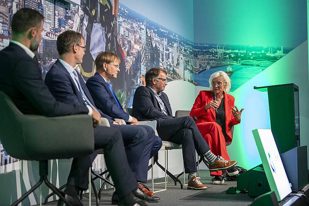 Horizon Stage: Matthias Belitz, VCI, Roderik Hömann, Wirtschaftsvereinigung Stahl, Wolfram Axthelm, BWE, Michael R. Hübner, SL Naturenergie, Bärbel Heidebroek, BWE 