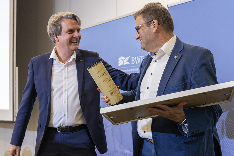 Carlo Reeker dankt Andreas Jesse Carlo Reeker dankt Andreas Jesse