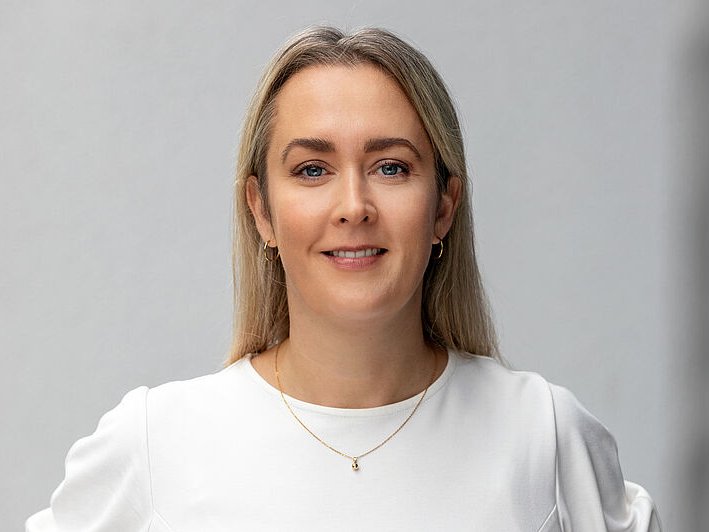 Portraitfoto von Philine Derouiche