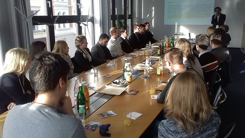 Carlo Reeker trifft Studenten der HS Bieberach