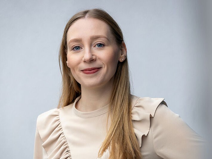 Portraitfoto von Stefanie Kalkstein