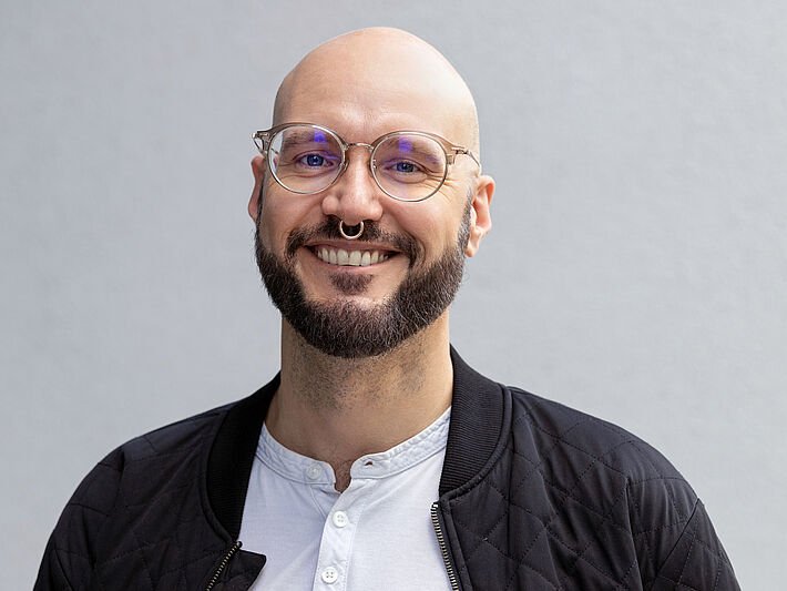 Portraitfoto von Dr. Oswald Schneider