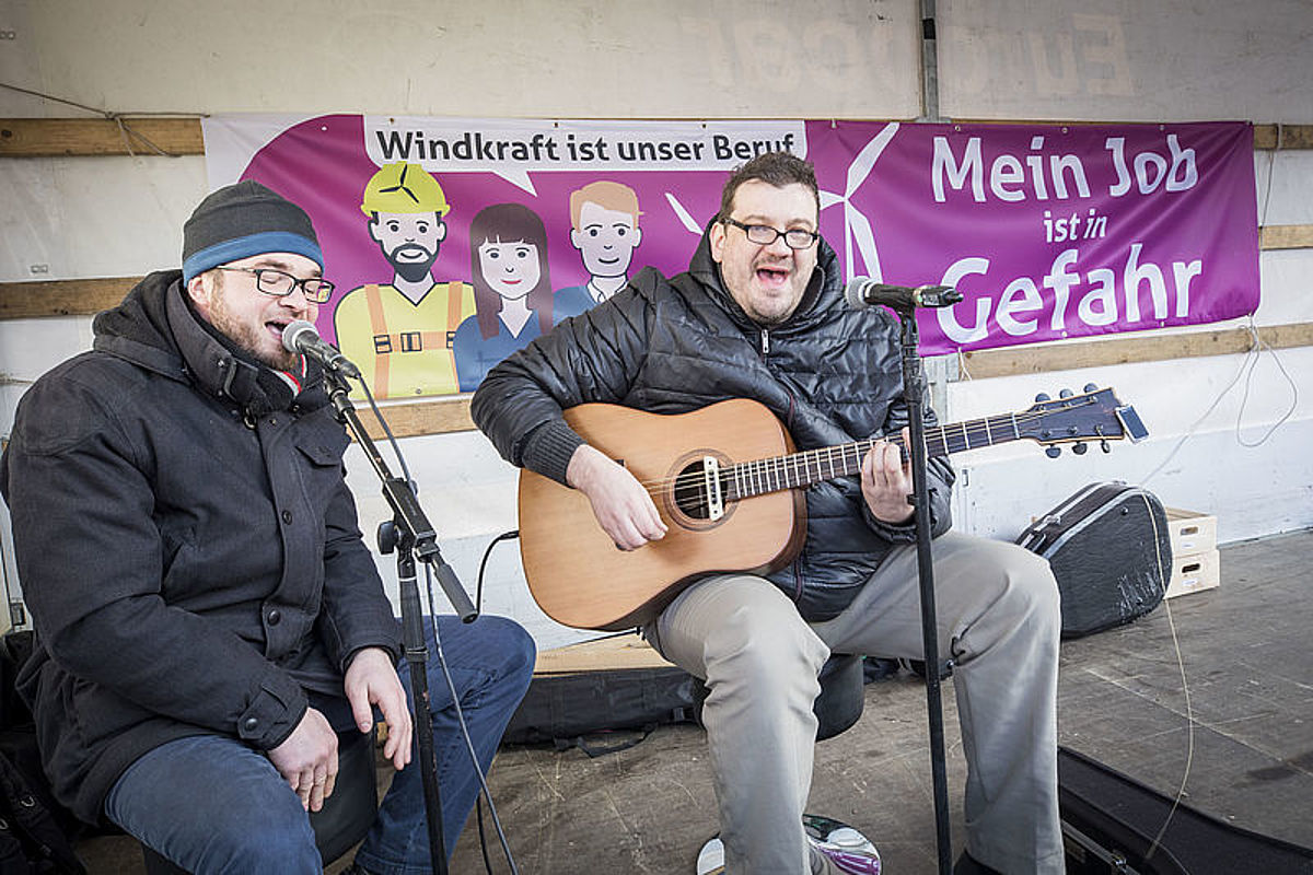 Livemusik auf der Kundgebung "Windkraft ist unser Beruf" in Potsdam