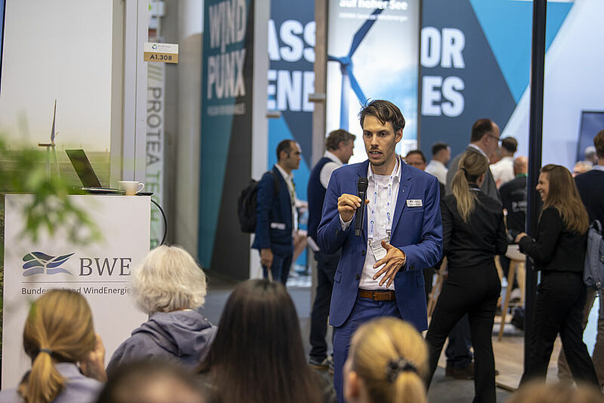 pertenvortrag am BWE-Messestand mit Mirko Moser-Abt, Leiter Politik