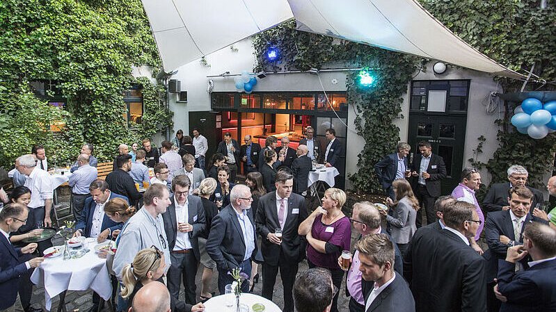 Bild von der Menschenmenge bei der 20 Jahrefeier