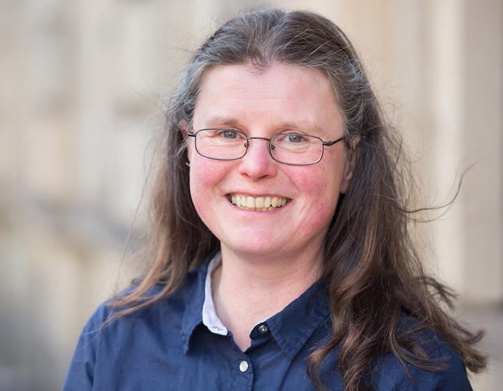 Portraitfoto von Claudia Mathes